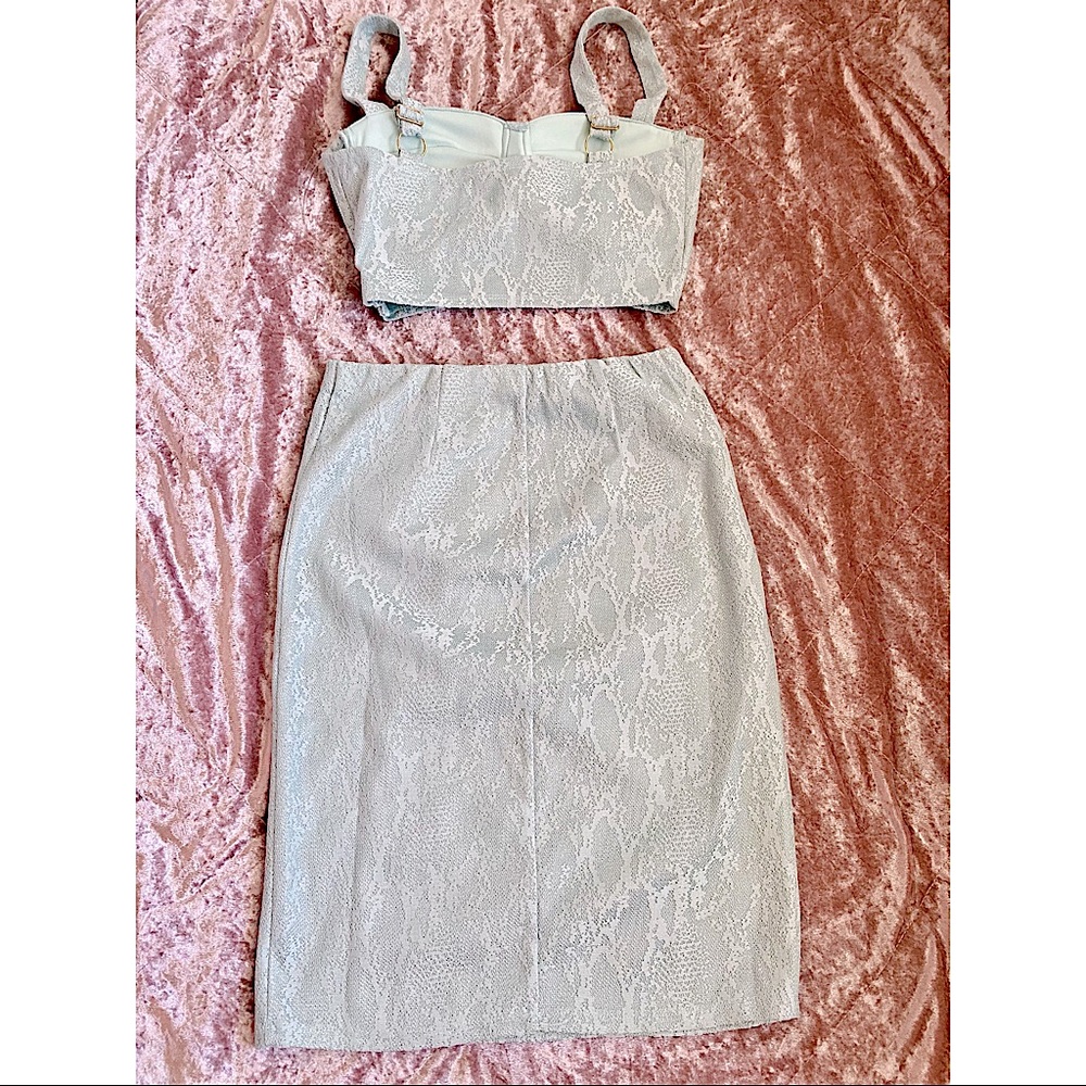 Light aqua two piece set 🦋 - Picture 2 of 3